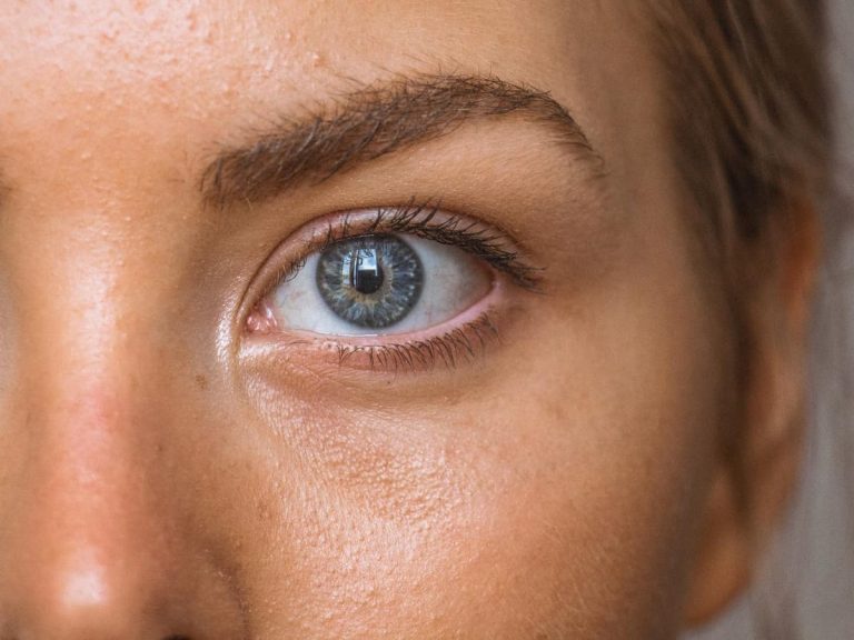 Tightlining trick: Get visually lifted eyes in 2 minutes